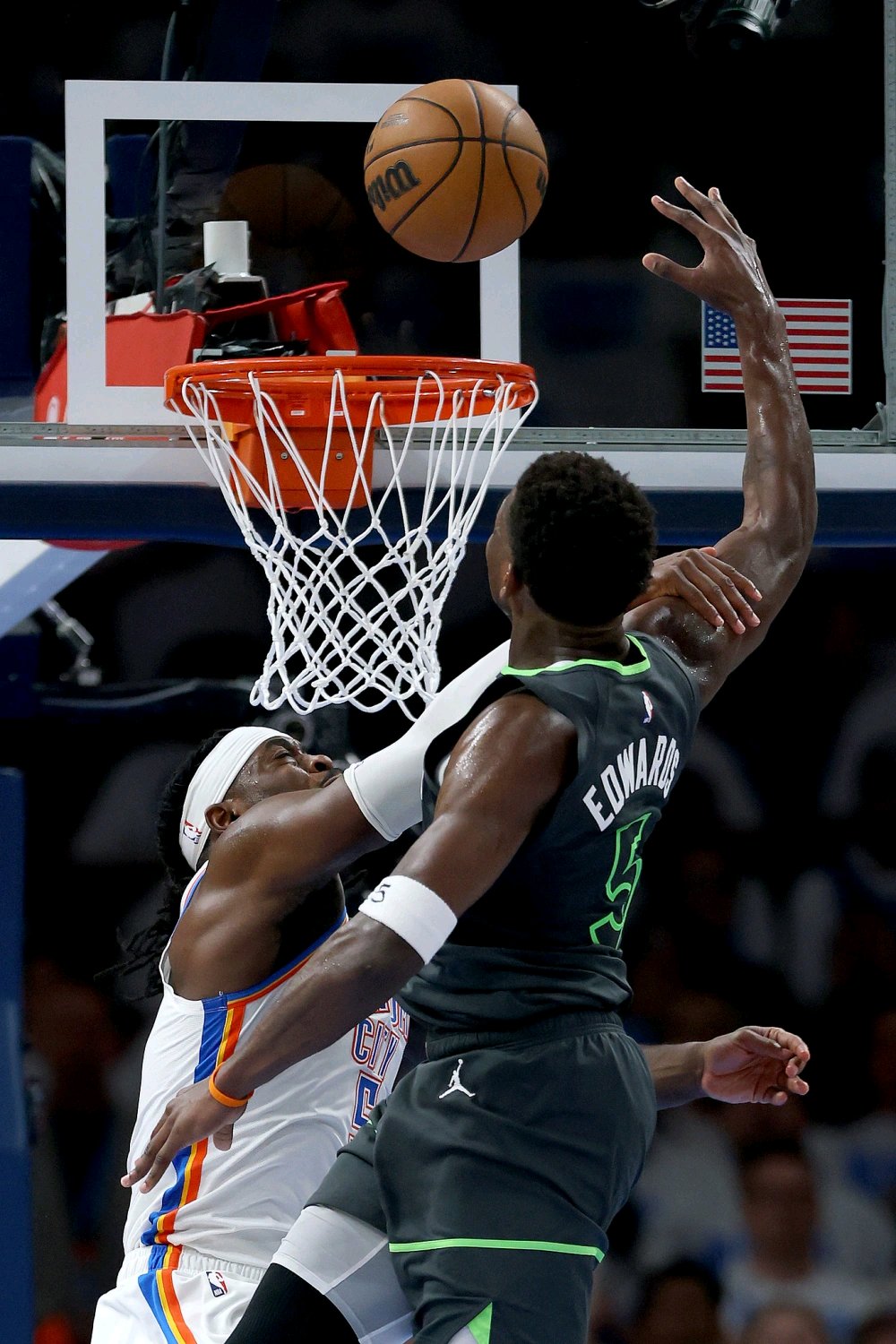 南宫 -NBA总决赛今晚走向成谜，夏洛特黄蜂单刀错失，质疑声仍在，细节决定成败(赛尔号第8季第2集免费观看)